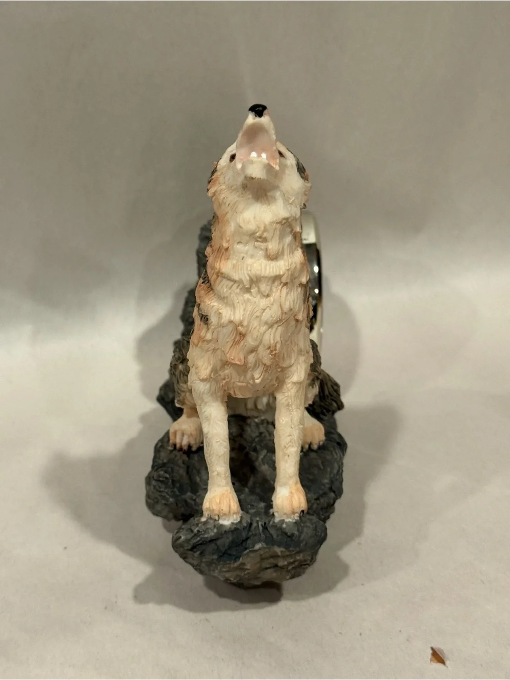 Rustic Howling Grey Wolf Mantle Upright Quartz Clock Battery Operated New NWT